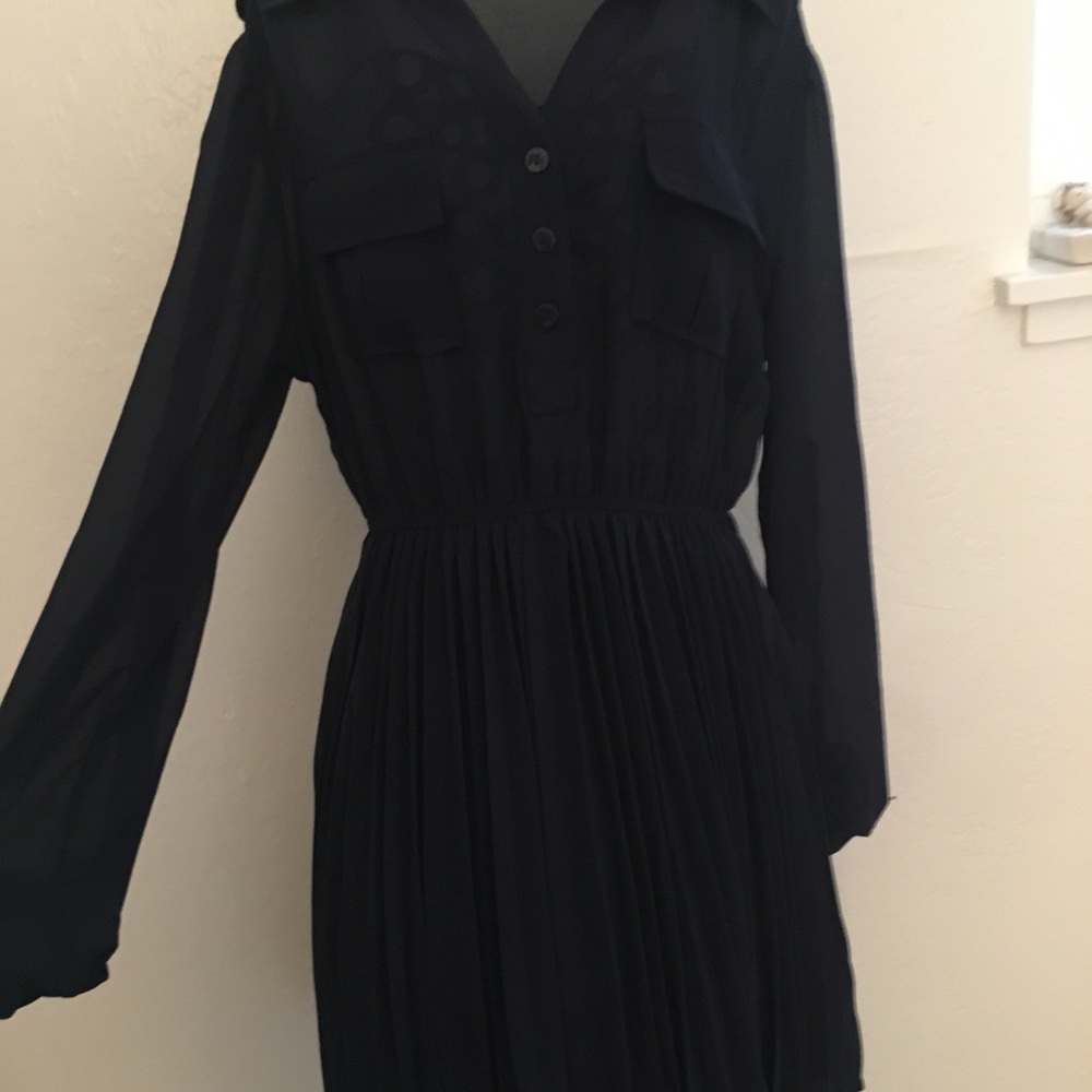 Navy blue flowy half button dress.